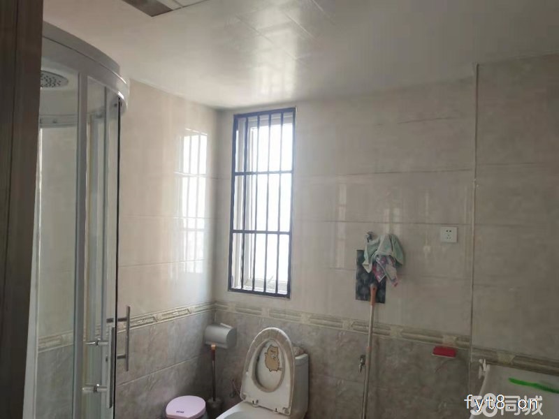 东城学 区电梯房 三室精装有产证 满五年没有税费 买房必看房